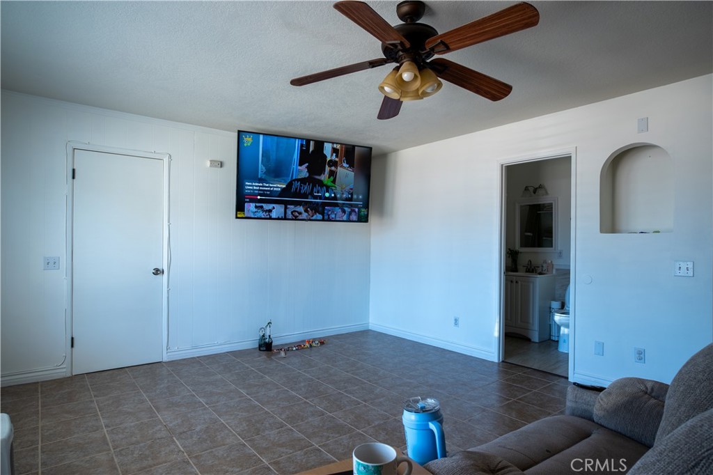 9450 Mango Avenue Property Photo 15