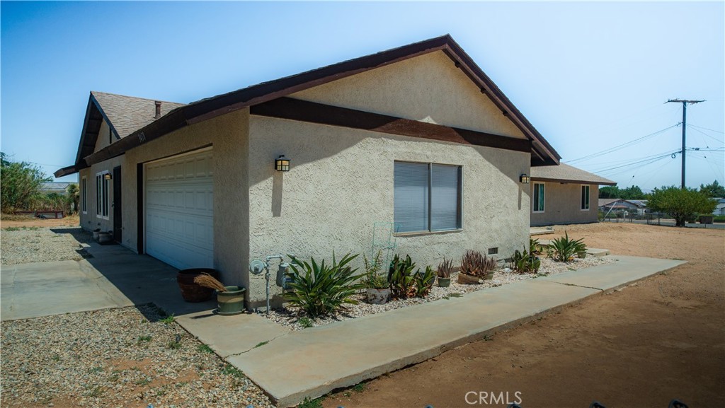 9450 Mango Avenue Property Photo 23