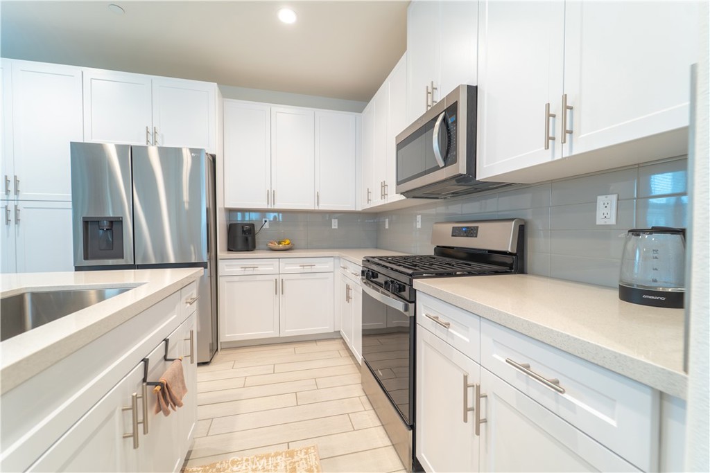 16040 Parkhouse Drive 1 Property Photo 6