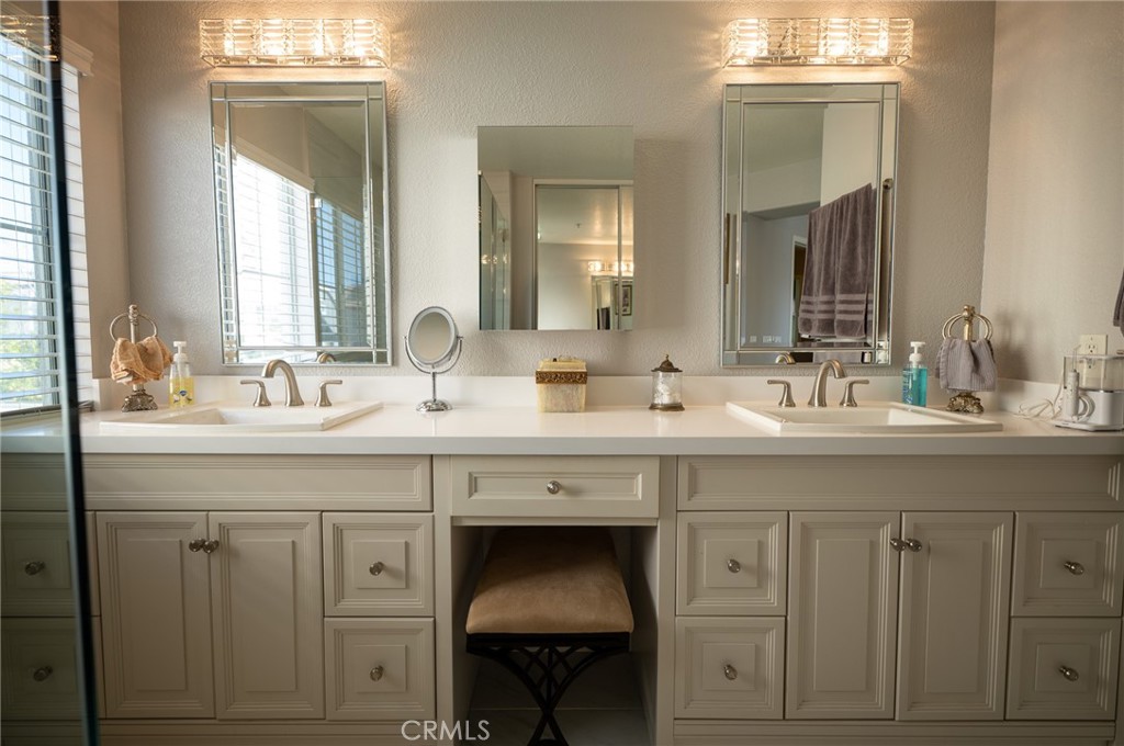 6071 Hilton Head Lane Property Photo 12