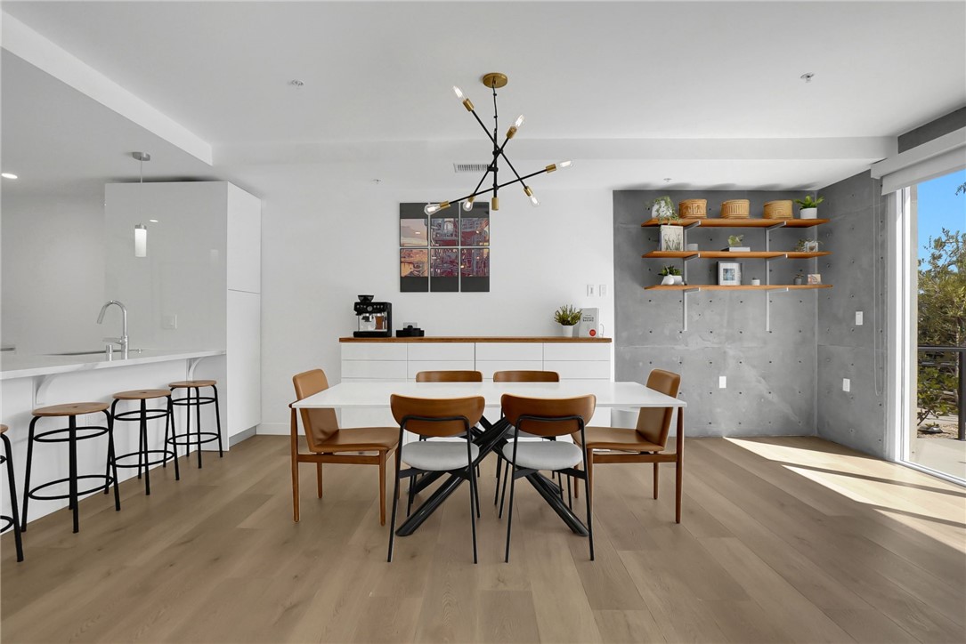 957 Figueroa Terrace 103
