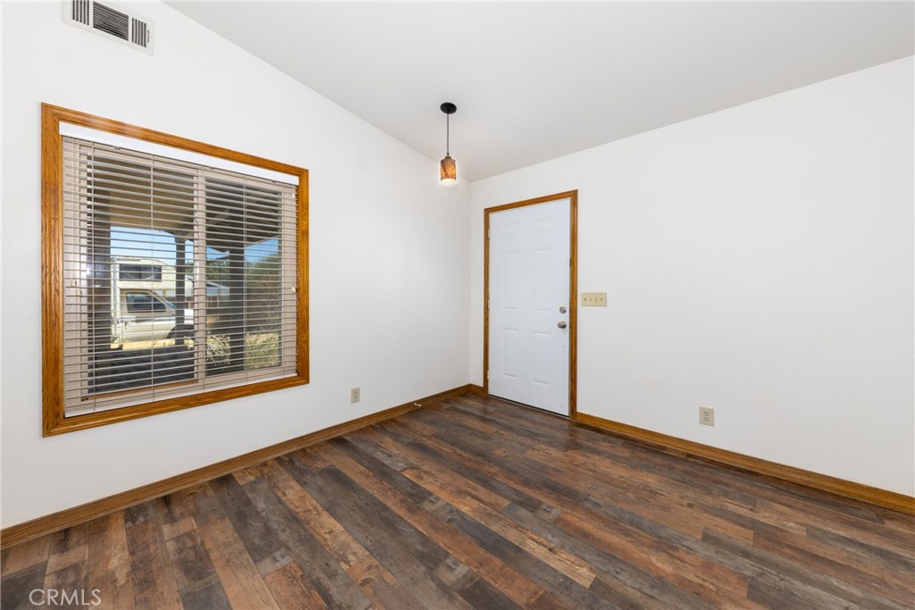 14734 Melbourne Avenue Property Photo 6