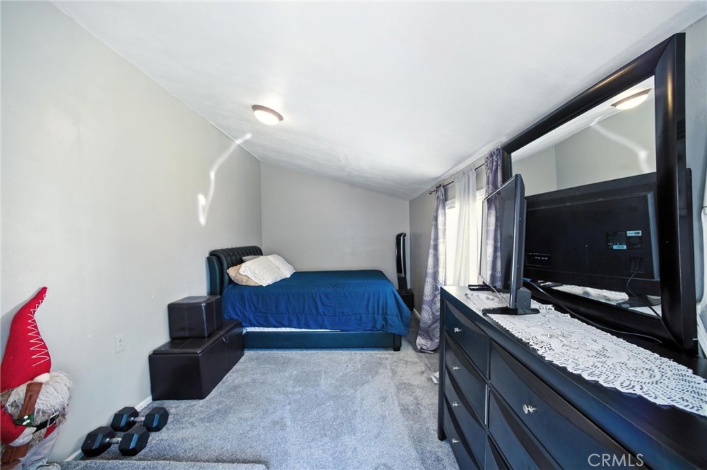 1043 E 9th Street Property Photo 12