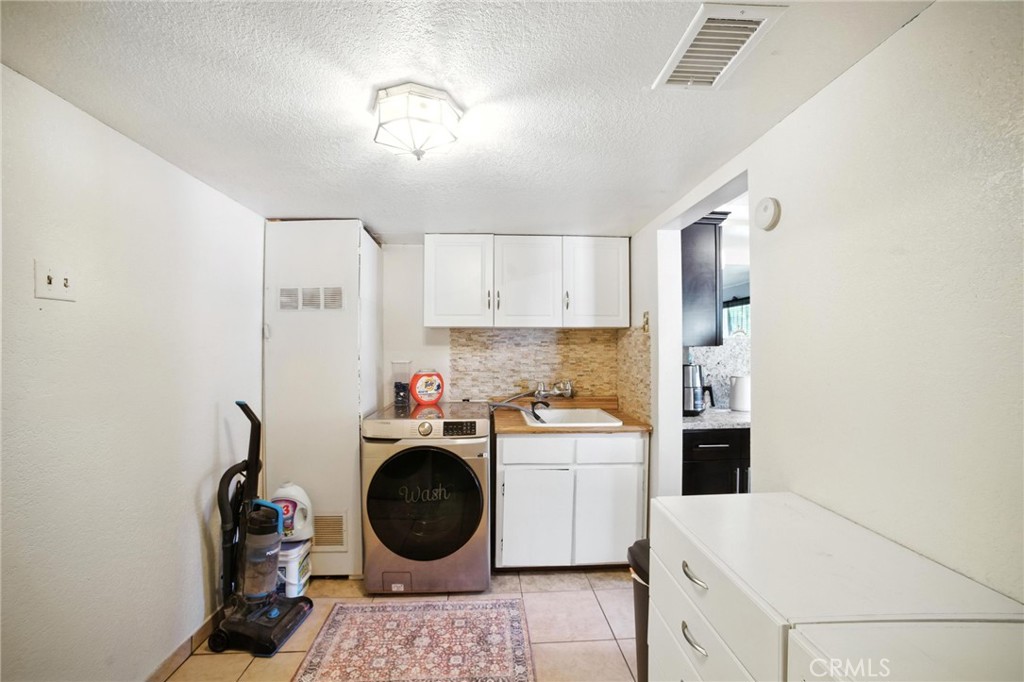 1043 E 9th Street Property Photo 19