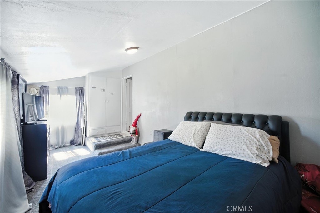 1043 E 9th Street Property Photo 27