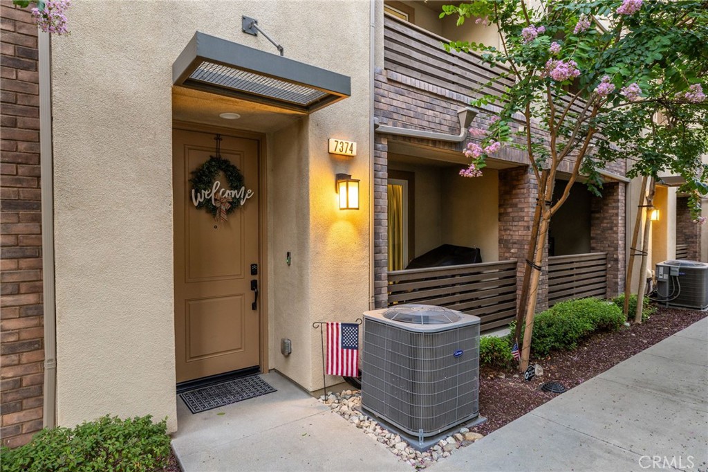 7374 Luminaire Place Property Photo 4