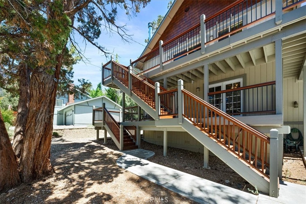 1090 Mount Shasta Road Property Photo 2