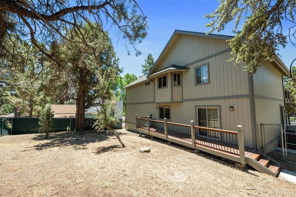 1090 Mount Shasta Road Property Photo 3