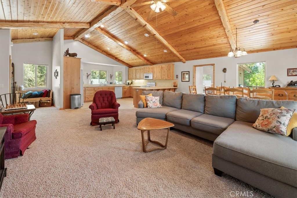 1090 Mount Shasta Road Property Photo 6