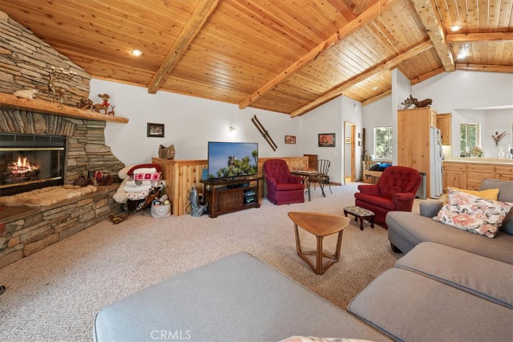 1090 Mount Shasta Road Property Photo 7