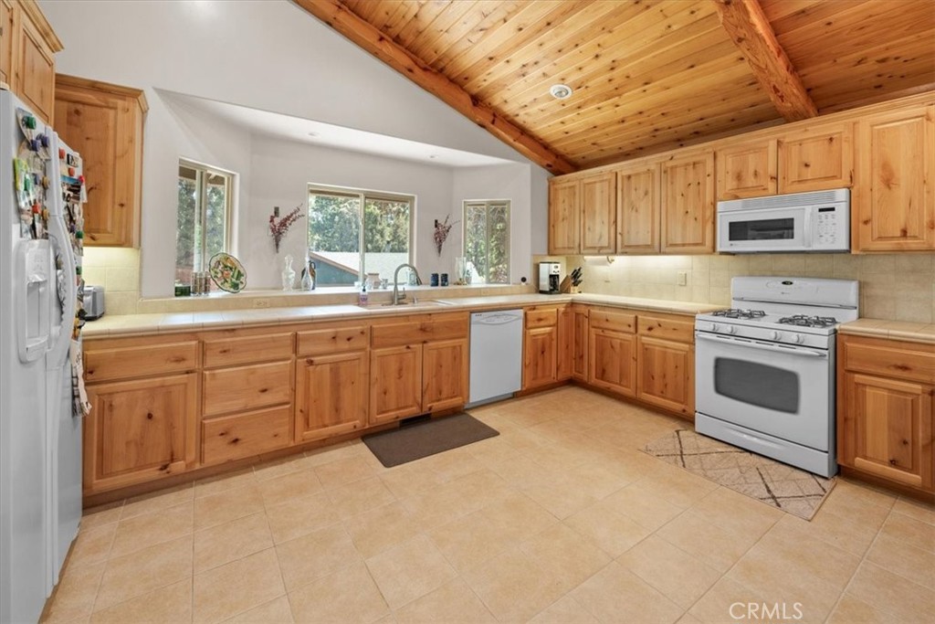 1090 Mount Shasta Road Property Photo 8