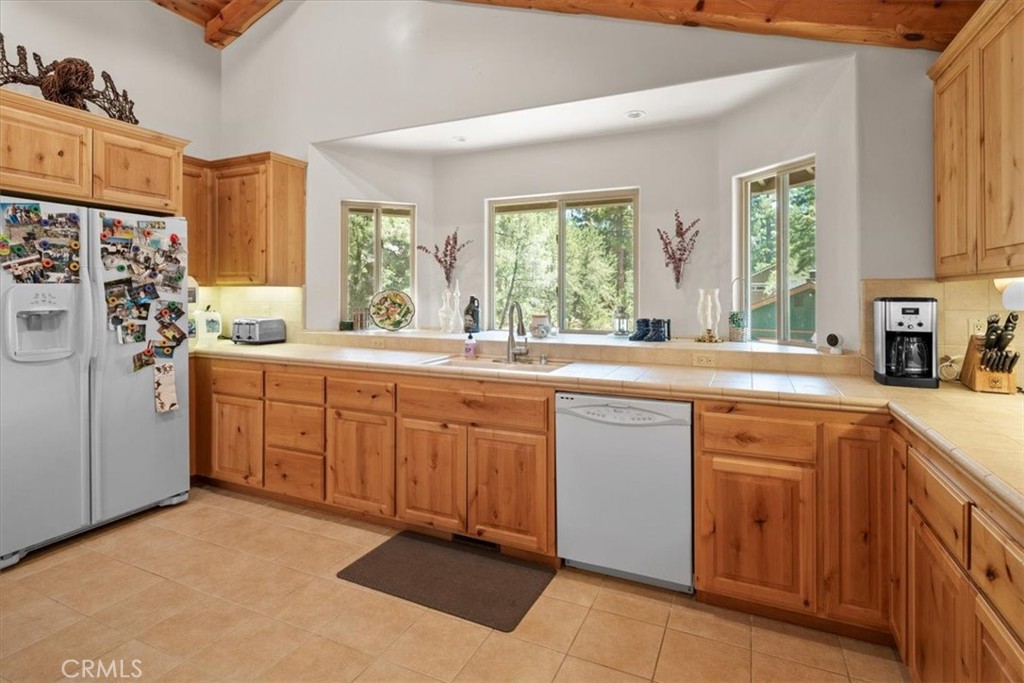 1090 Mount Shasta Road Property Photo 9