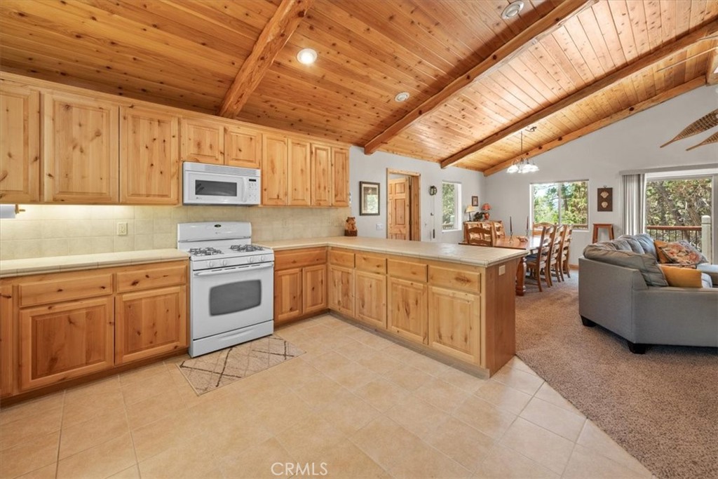 1090 Mount Shasta Road Property Photo 11