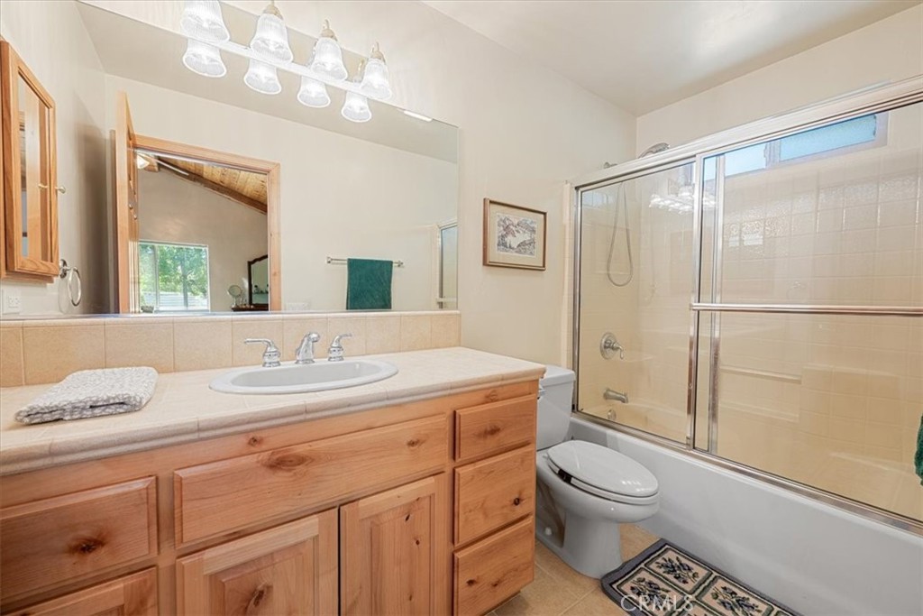 1090 Mount Shasta Road Property Photo 17