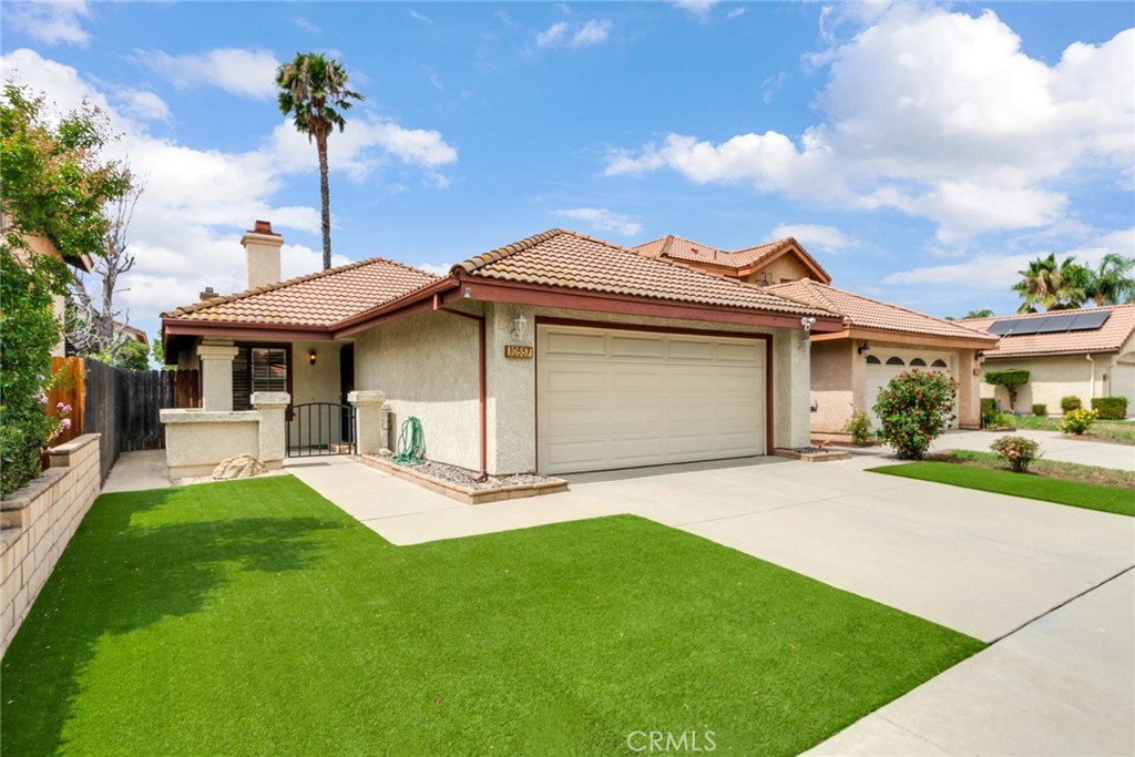 10557 Creekbridge Street Property Photo 2