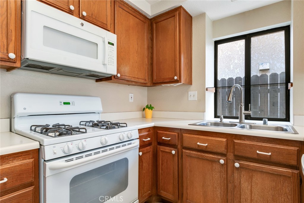 10557 Creekbridge Street Property Photo 9