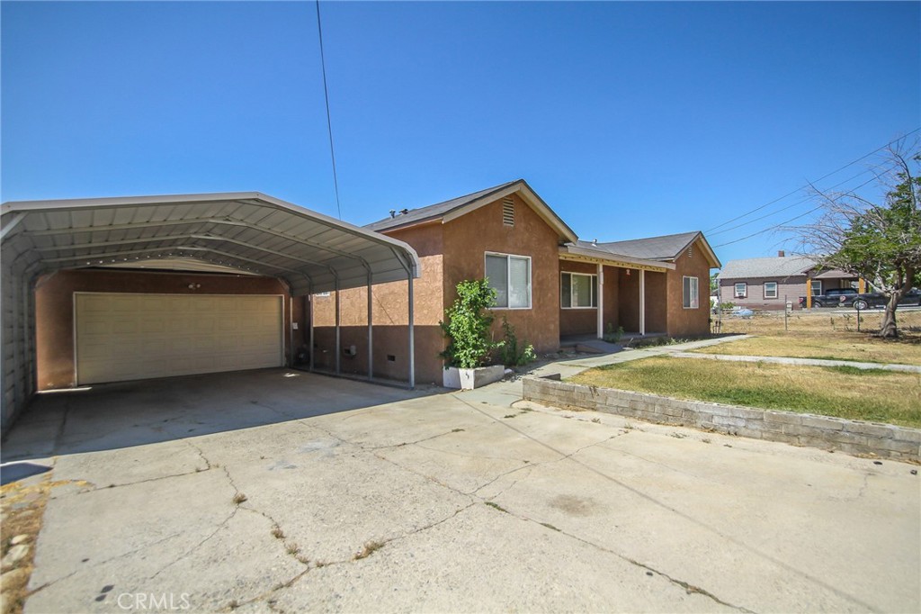 720 E George Street Property Photo 4