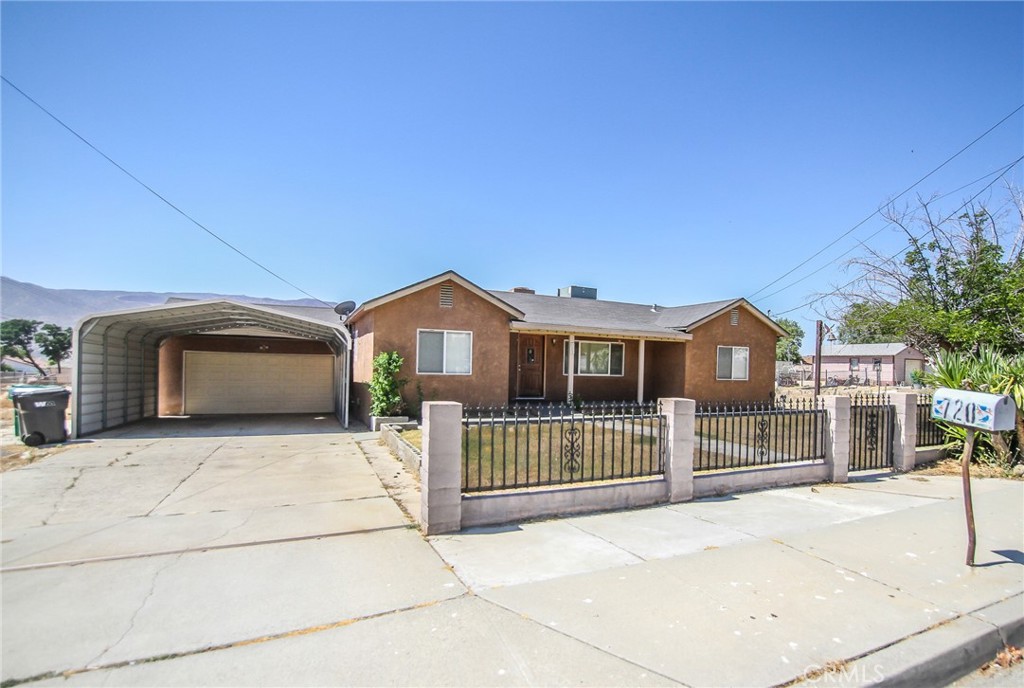 720 E George Street Property Photo 5