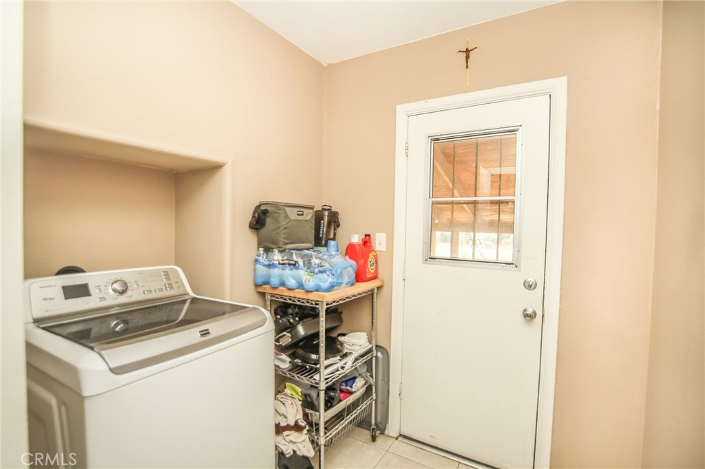 720 E George Street Property Photo 15