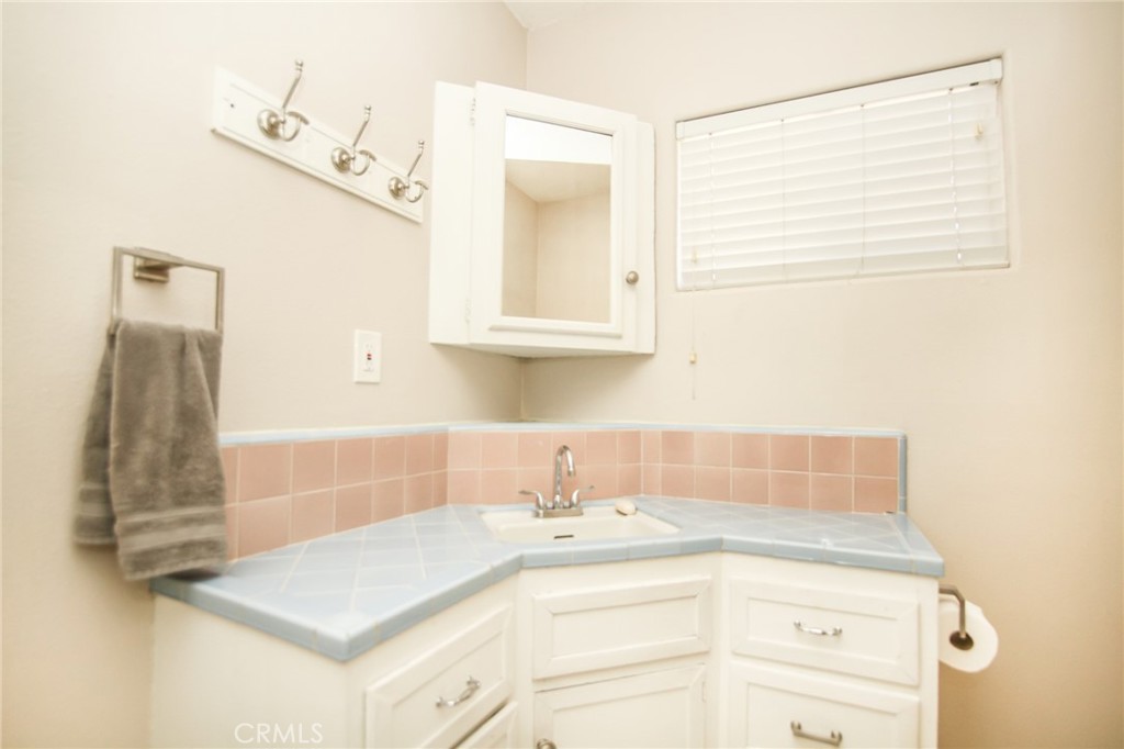 720 E George Street Property Photo 23