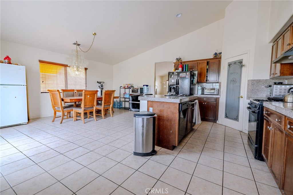 14403 Caroline Street Property Photo 5