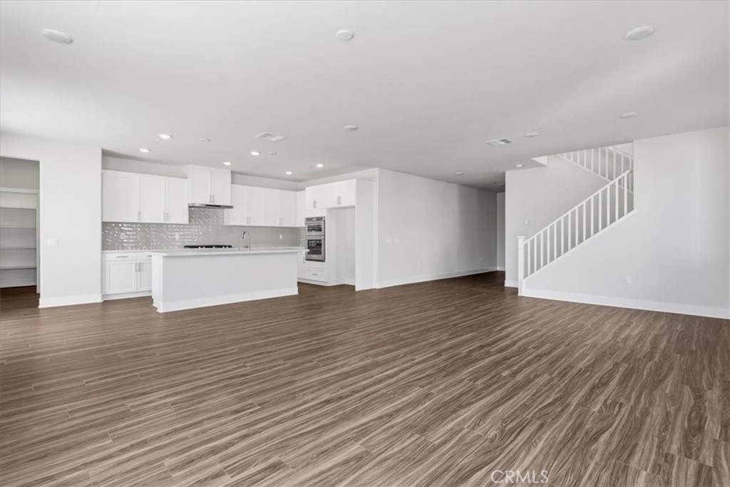 16709 Dara Avenue Property Photo 5