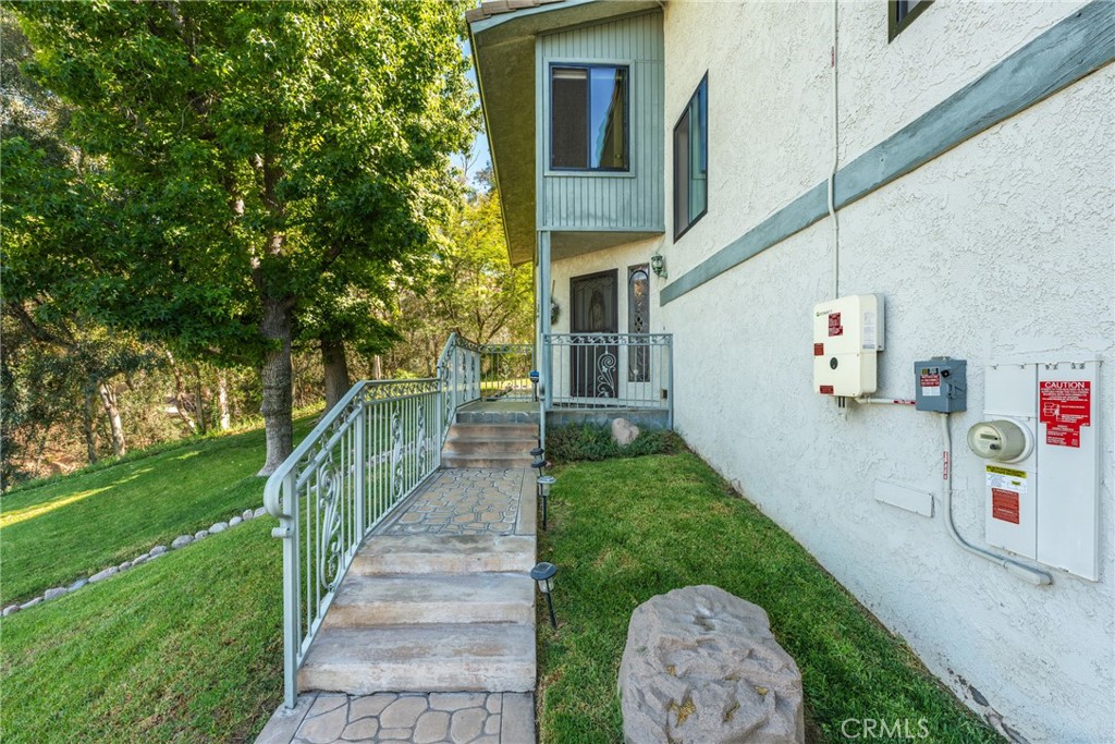 1740 Lomas Privadas Drive Property Photo 3