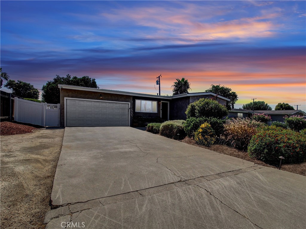 8257 Jadeite Avenue Property Photo 1