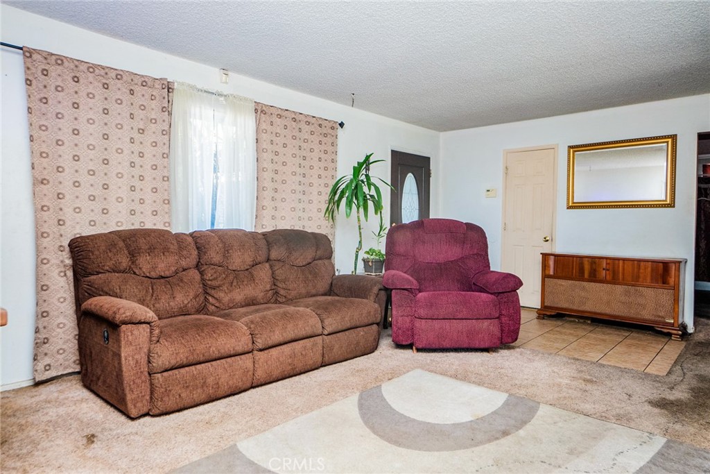 4895 N F Street Property Photo 5