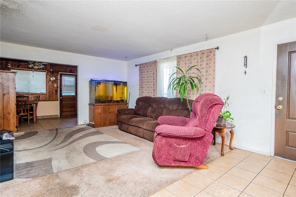 4895 N F Street Property Photo 6