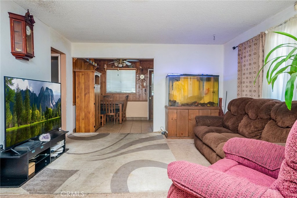 4895 N F Street Property Photo 7