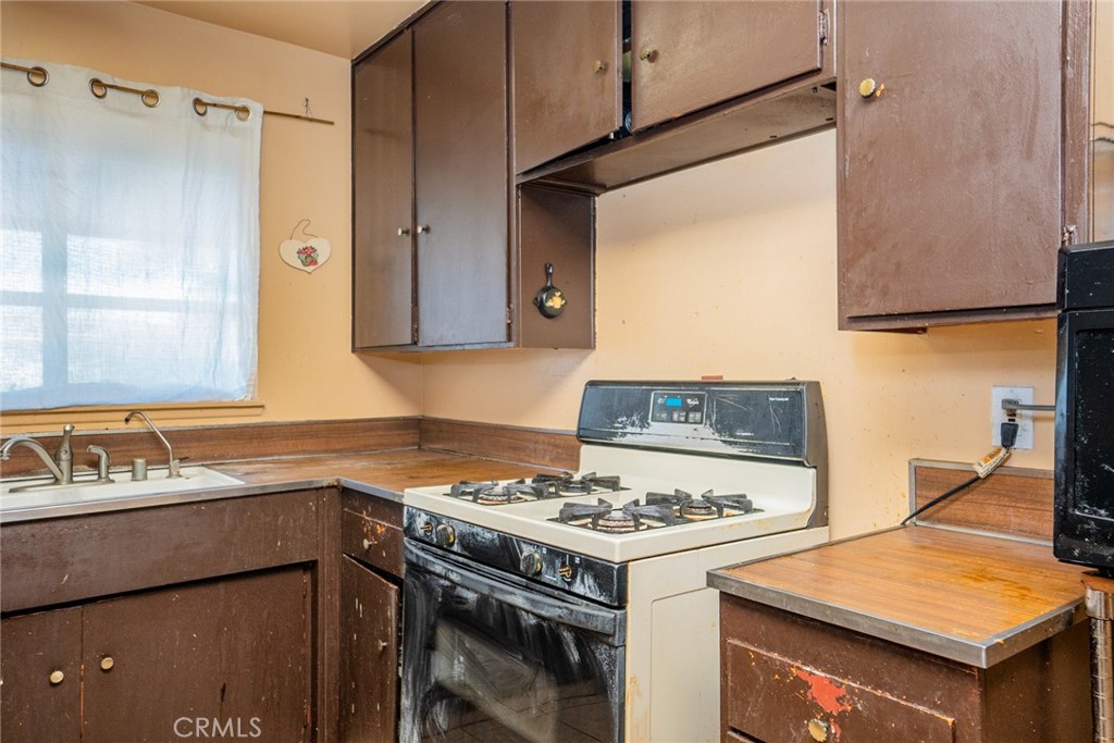 4895 N F Street Property Photo 9