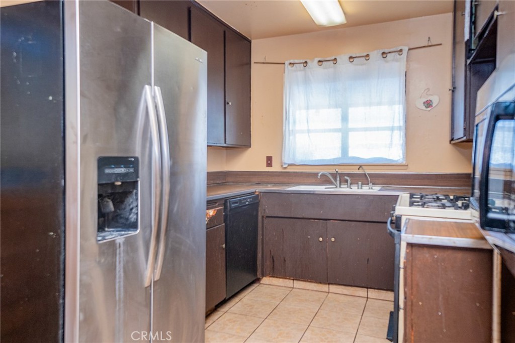 4895 N F Street Property Photo 11