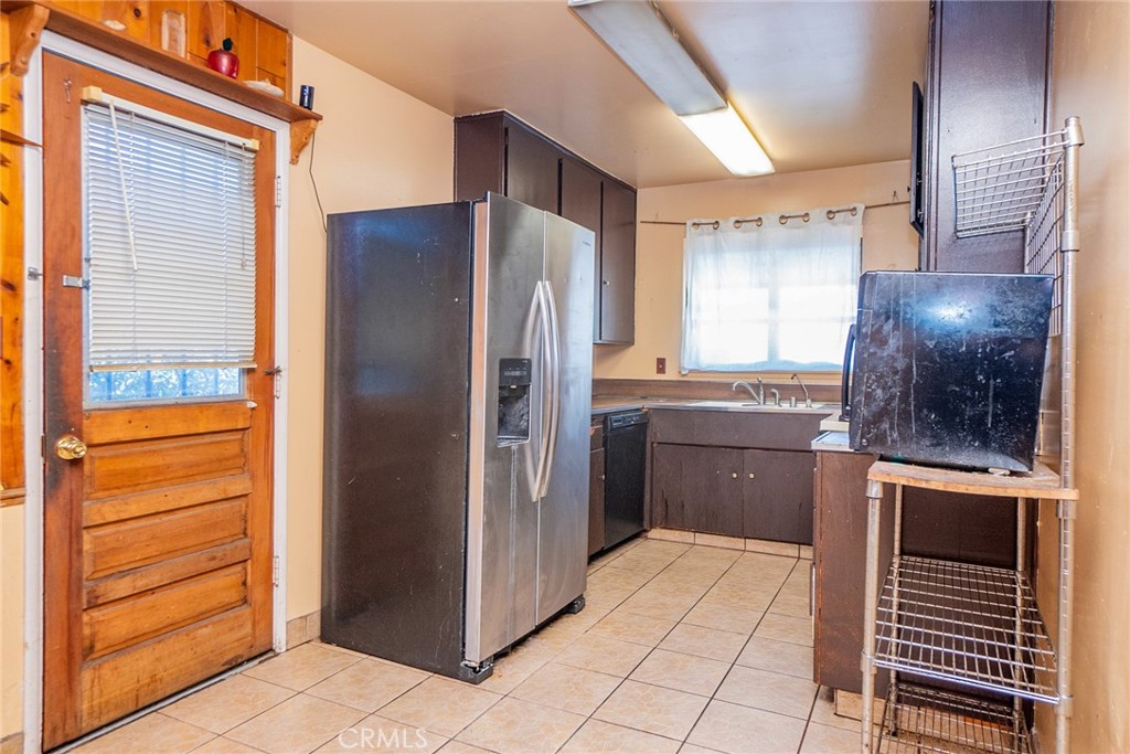 4895 N F Street Property Photo 15