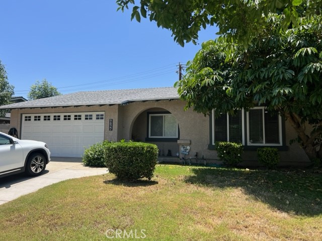 9827 Estacia Court Property Photo 1