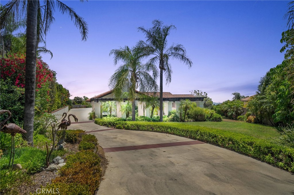 5087 Granada Court Property Photo 2