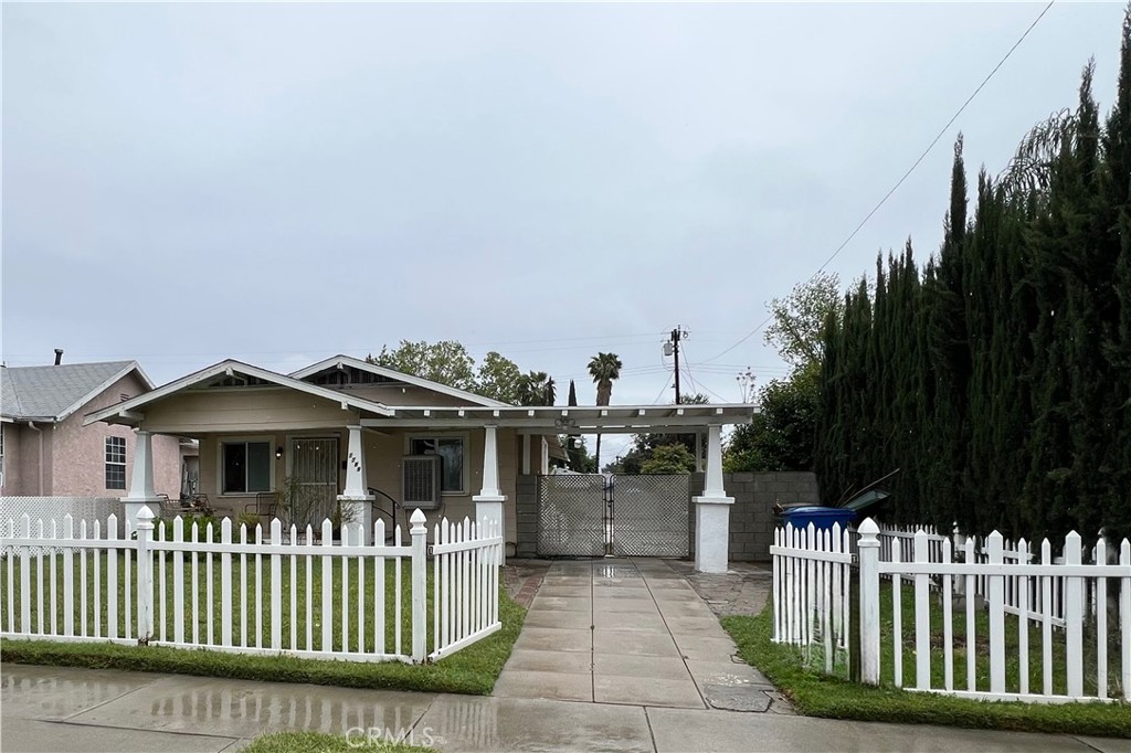1789 N Pershing Avenue Property Photo 8