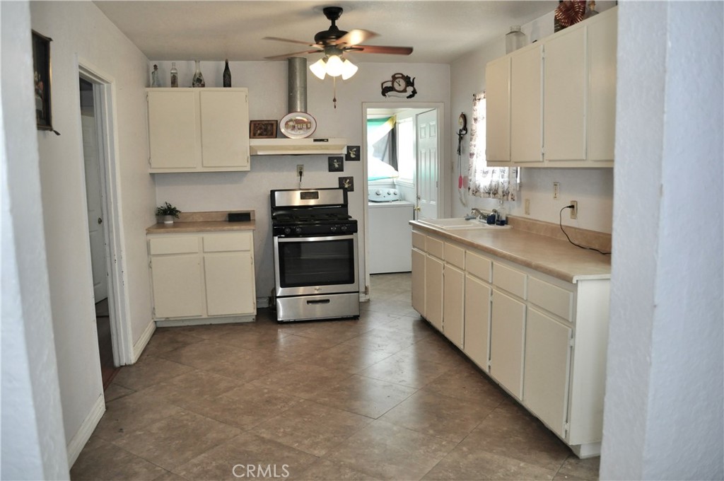 1789 N Pershing Avenue Property Photo 13