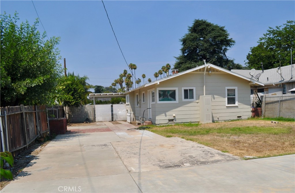 1789 N Pershing Avenue Property Photo 25