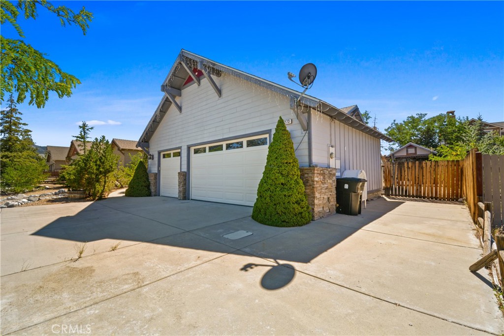 273 Pine Lane Property Photo 3