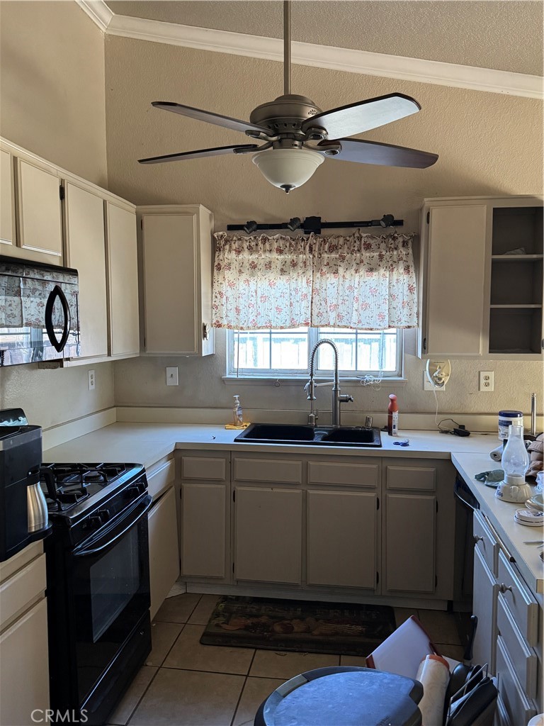 10669 Wildrose Drive Property Photo 4