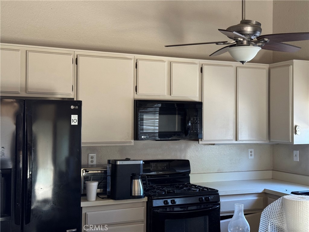 10669 Wildrose Drive Property Photo 5