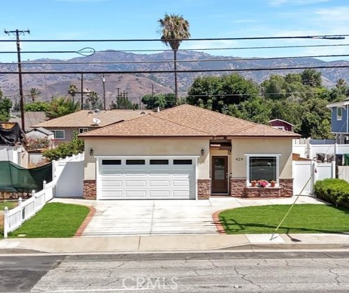 429 E Gladstone Street Property Photo 1