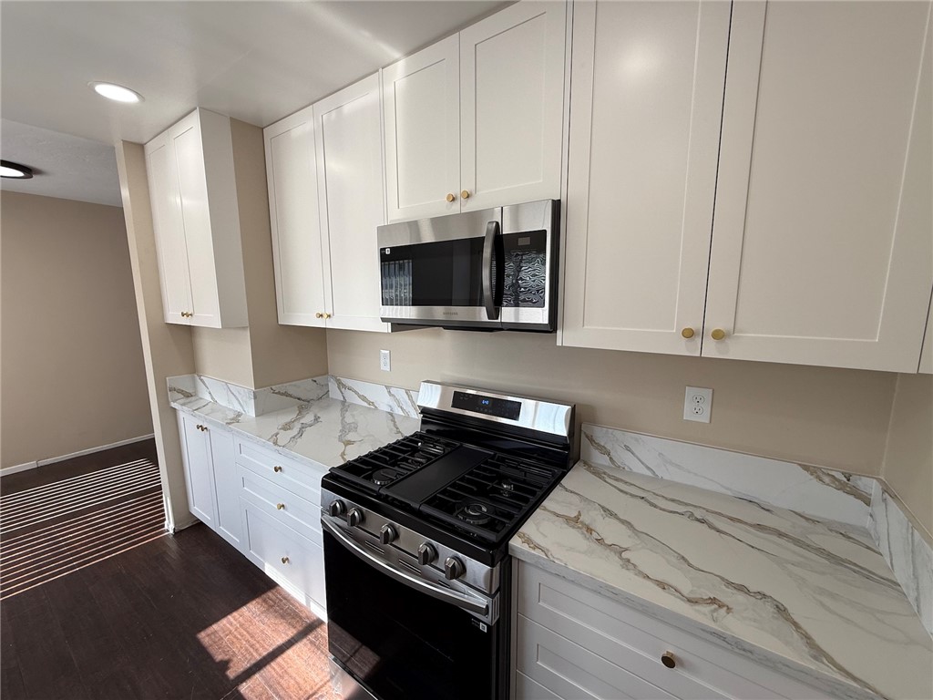 256 Euclid Place B Property Photo 1