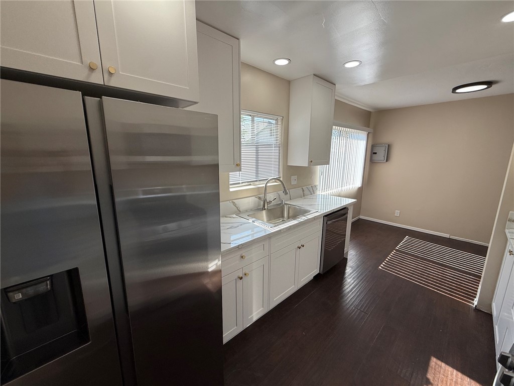 256 Euclid Place B Property Photo 2