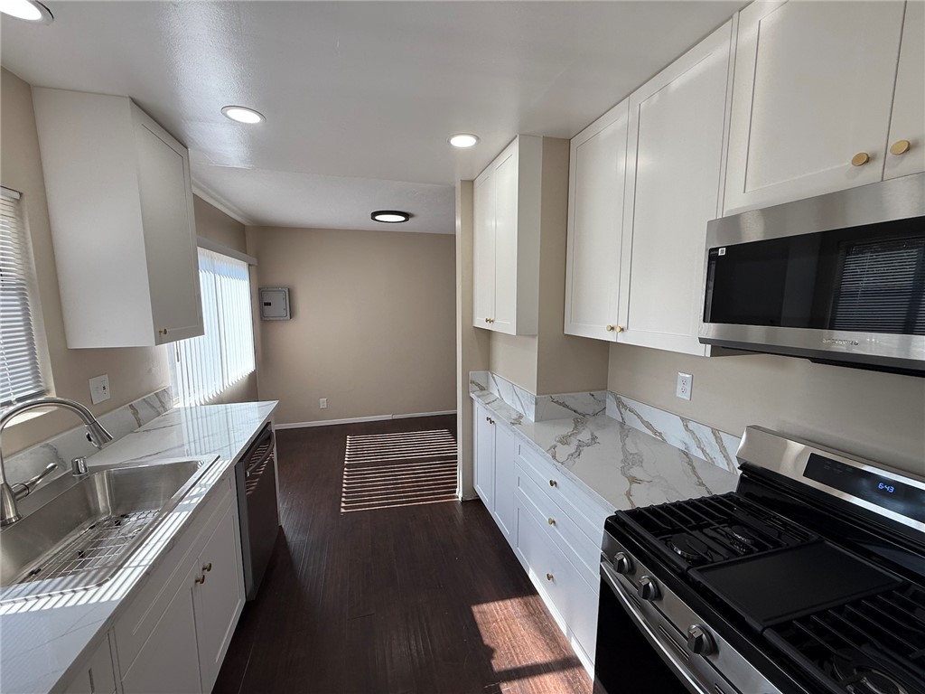 256 Euclid Place B Property Photo 3