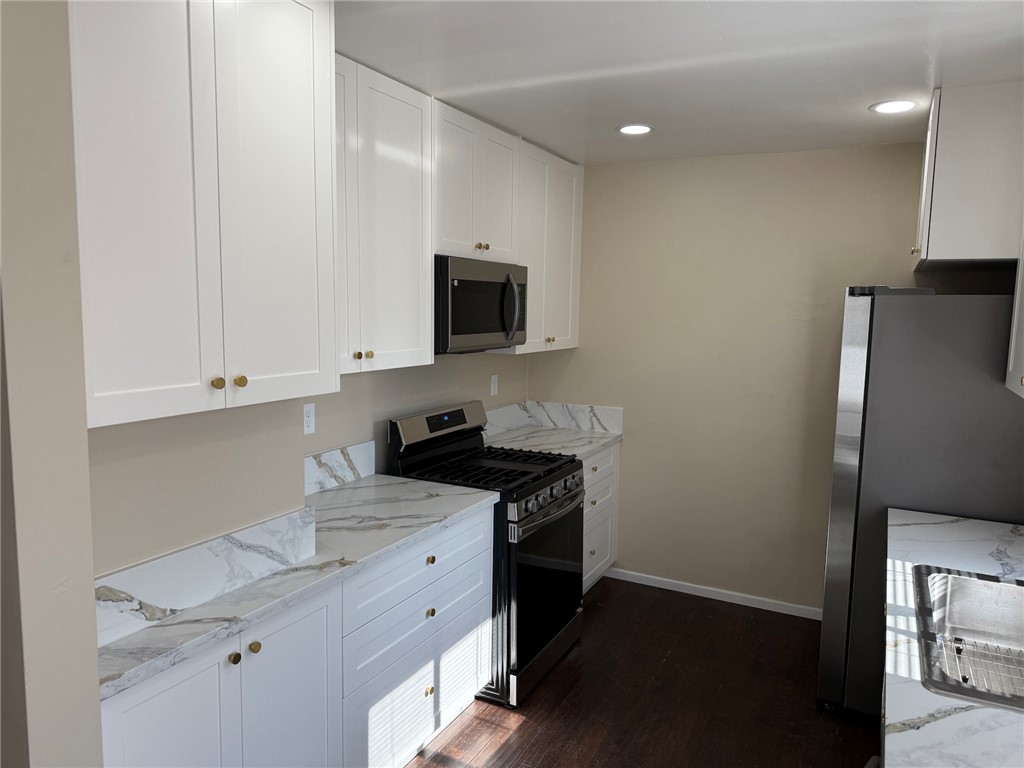 256 Euclid Place B Property Photo 4
