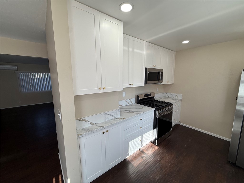 256 Euclid Place B Property Photo 5
