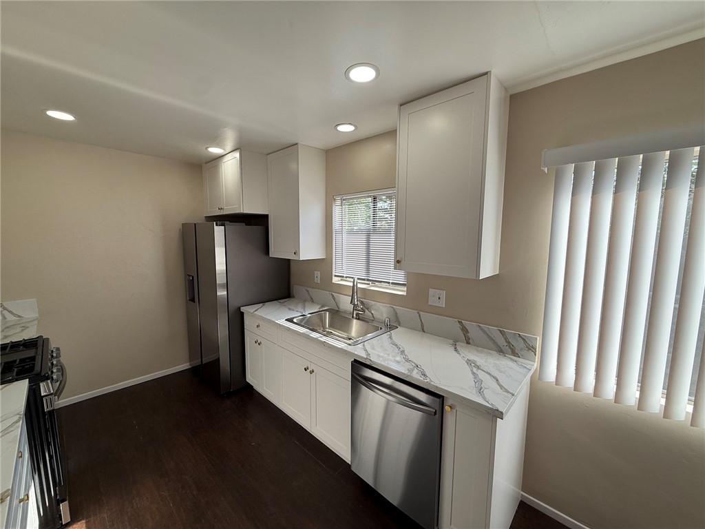 256 Euclid Place B Property Photo 6