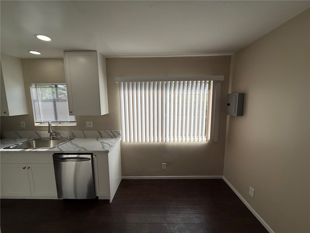 256 Euclid Place B Property Photo 7